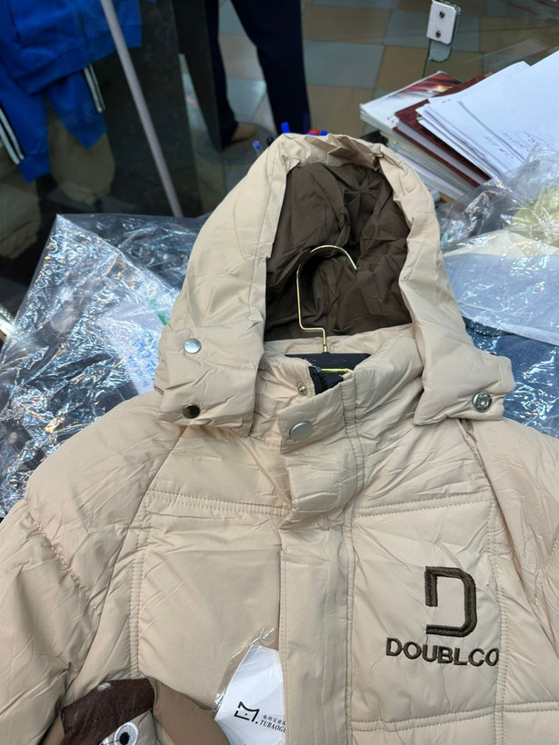 🤩🤩🤩کاپشن برزنتی اسپرت اورجینال داخل خز مناسب دختر و پسر جذاب و با کیفیت 🤩🤩🤩