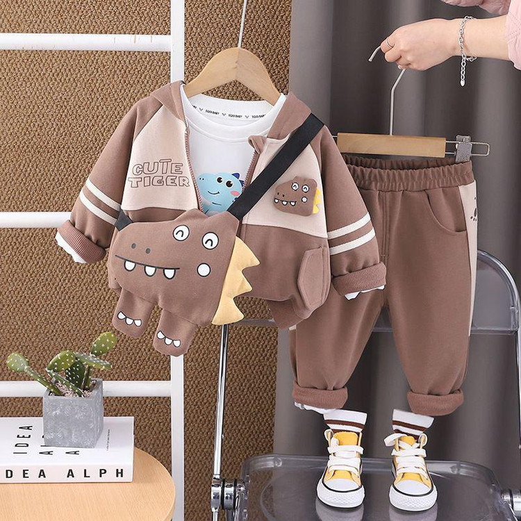 🤩🤩🤩ست چهار تیکه اورجینال و با کیفیت در دو رنگ بسیار جذاب و زیبا🤩🤩🤩
